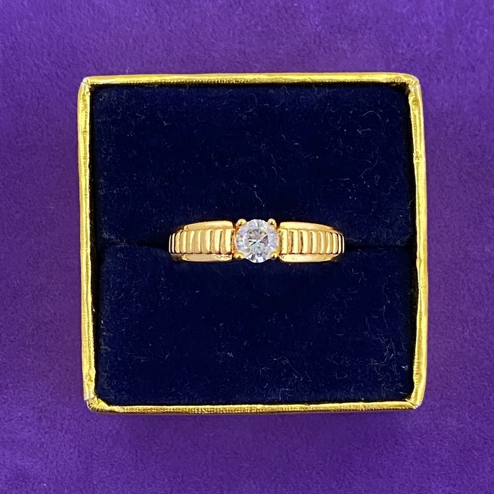 💛 Classic Gold Plated Solitaire Ring | Ribbed Texture Band | Clear Crystal